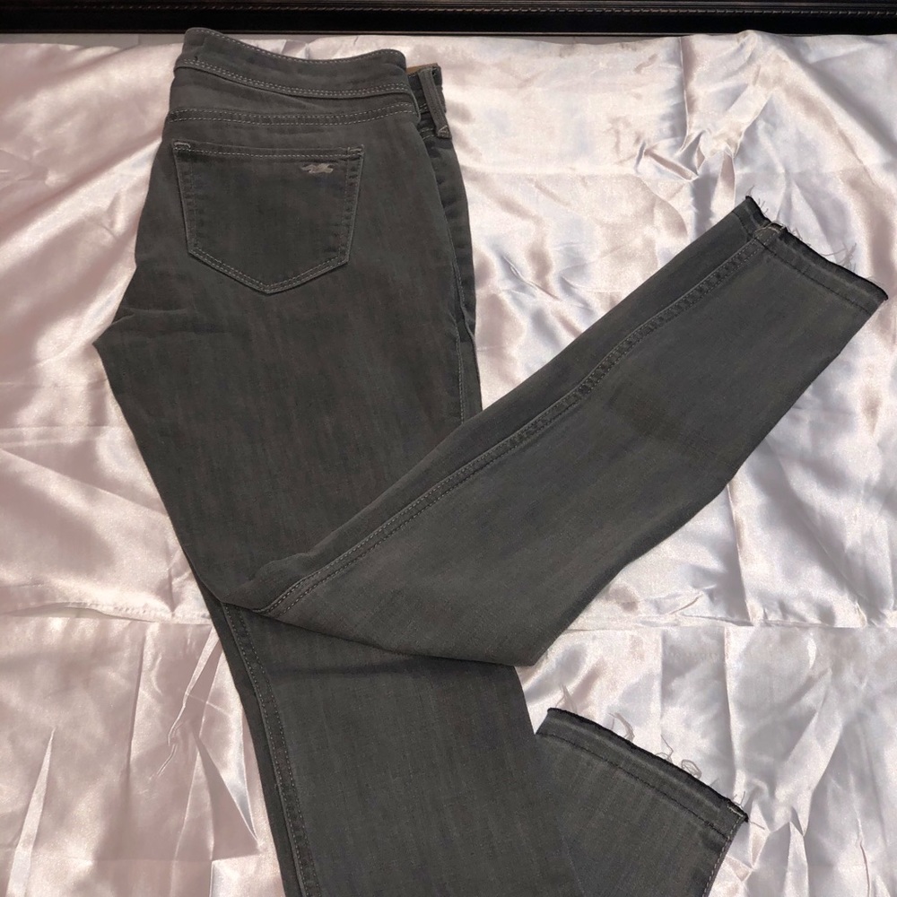 BRAND NEW Hollister Grey Jean Legging